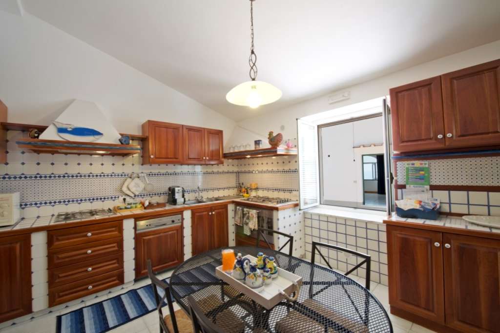 HV10470, photo 19 of 30