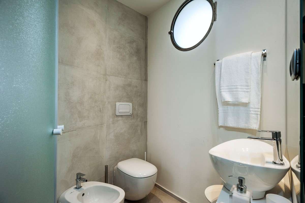 HV10696, photo 28 of 30