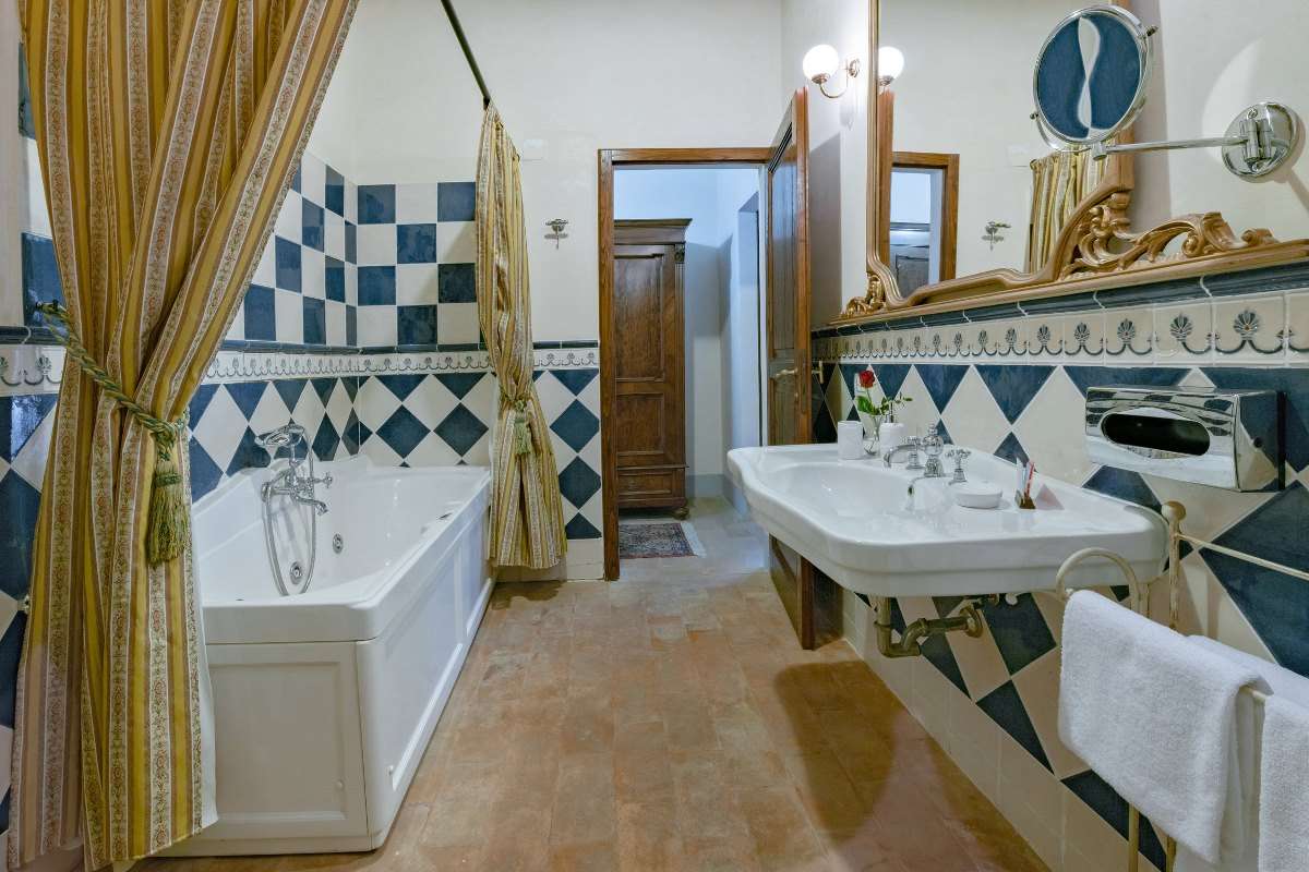 HV181, photo 21 of 30
