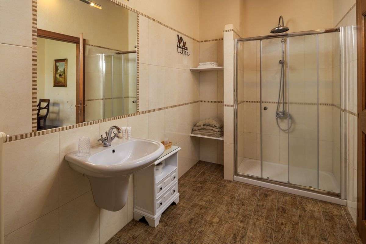 HV10421, photo 14 of 30