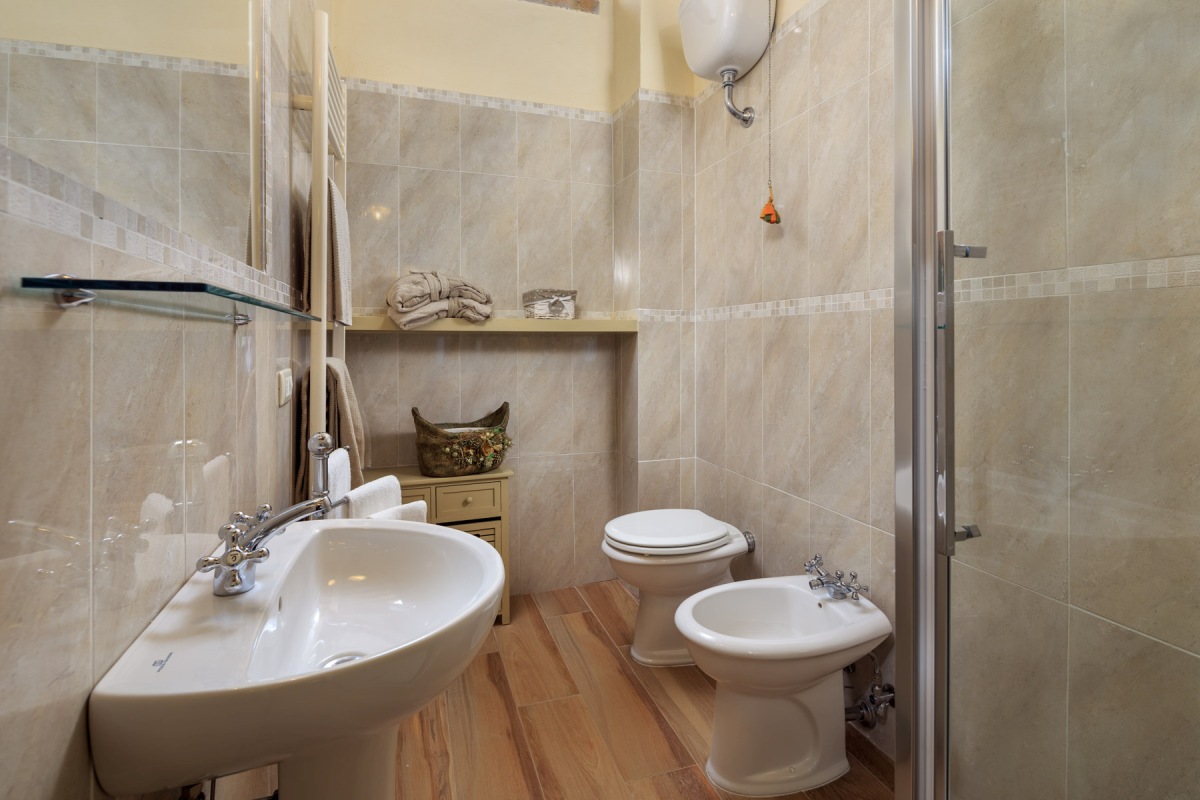 HV1557152262, photo 26 of 30