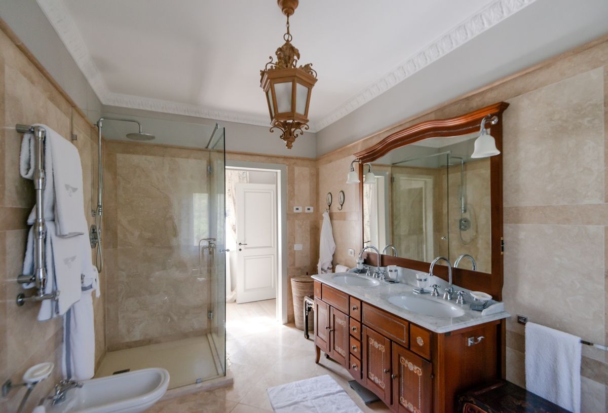 HV1557152279, photo 21 of 30