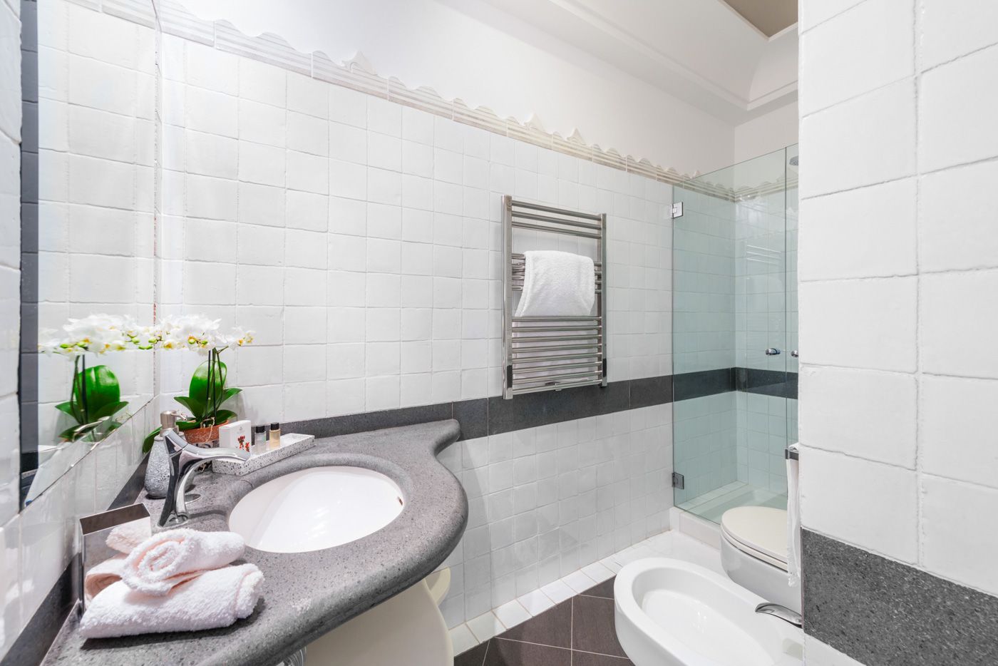 HV1557152303, photo 19 of 24