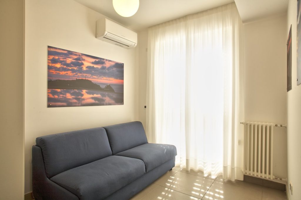 HV1605885727, photo 15 of 15