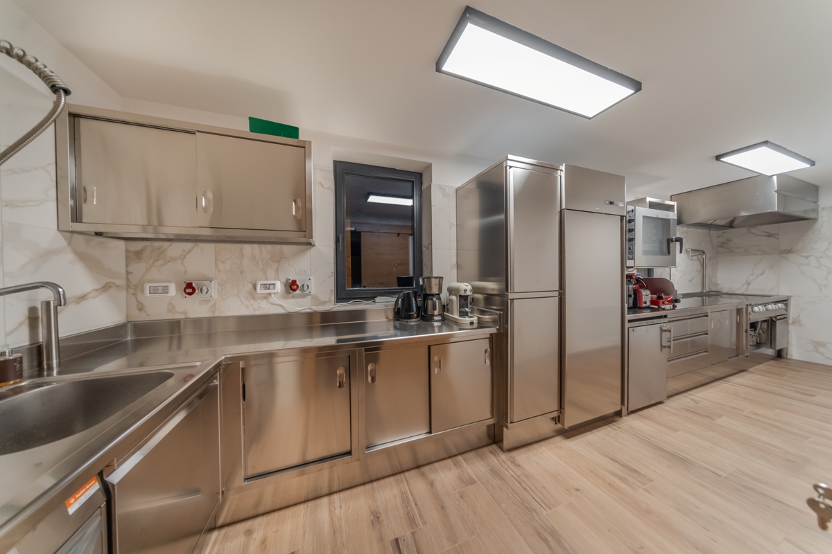 HV1633097715, photo 13 of 30