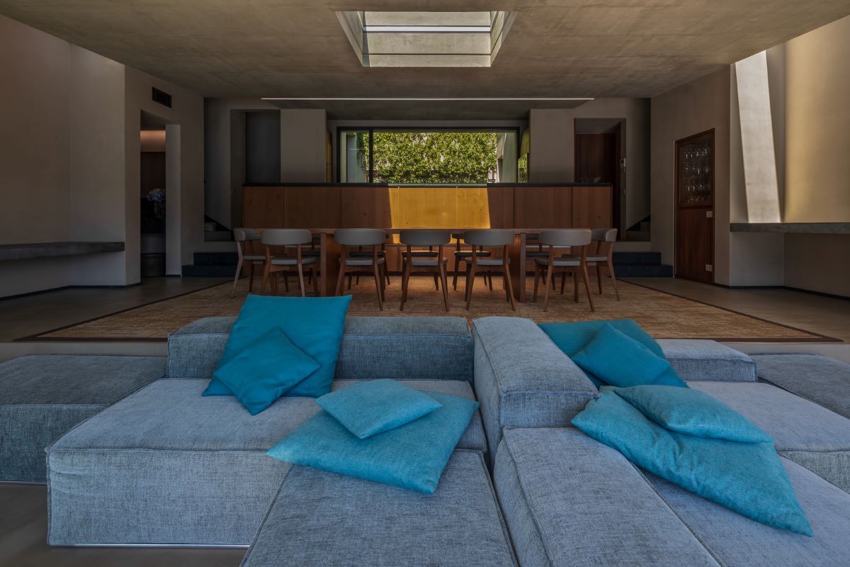 HV1557152170, photo 13 of 30