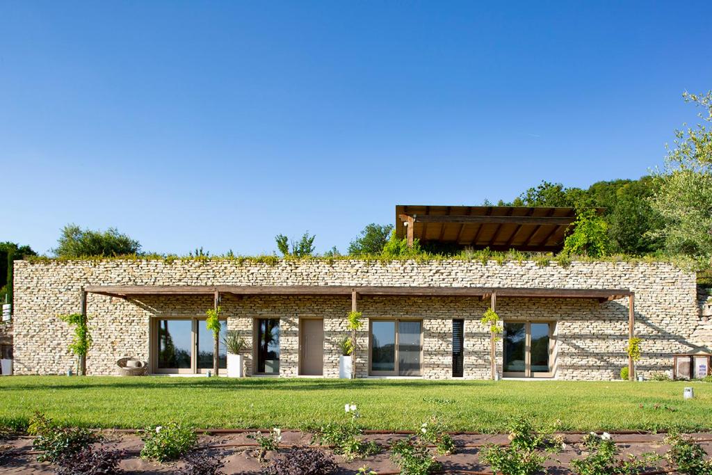 HV1651263767, Assisi