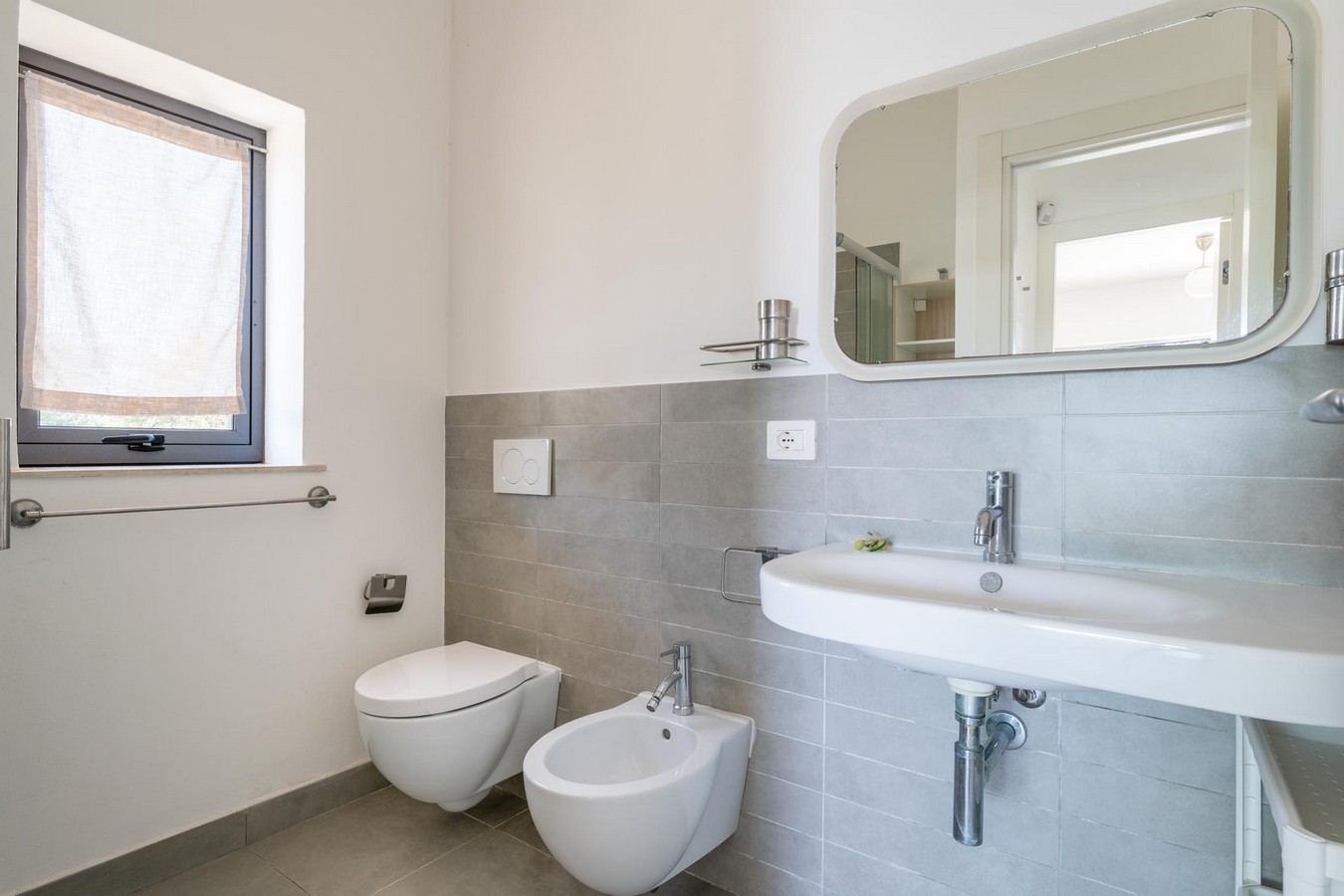 HV10678, photo 12 of 20