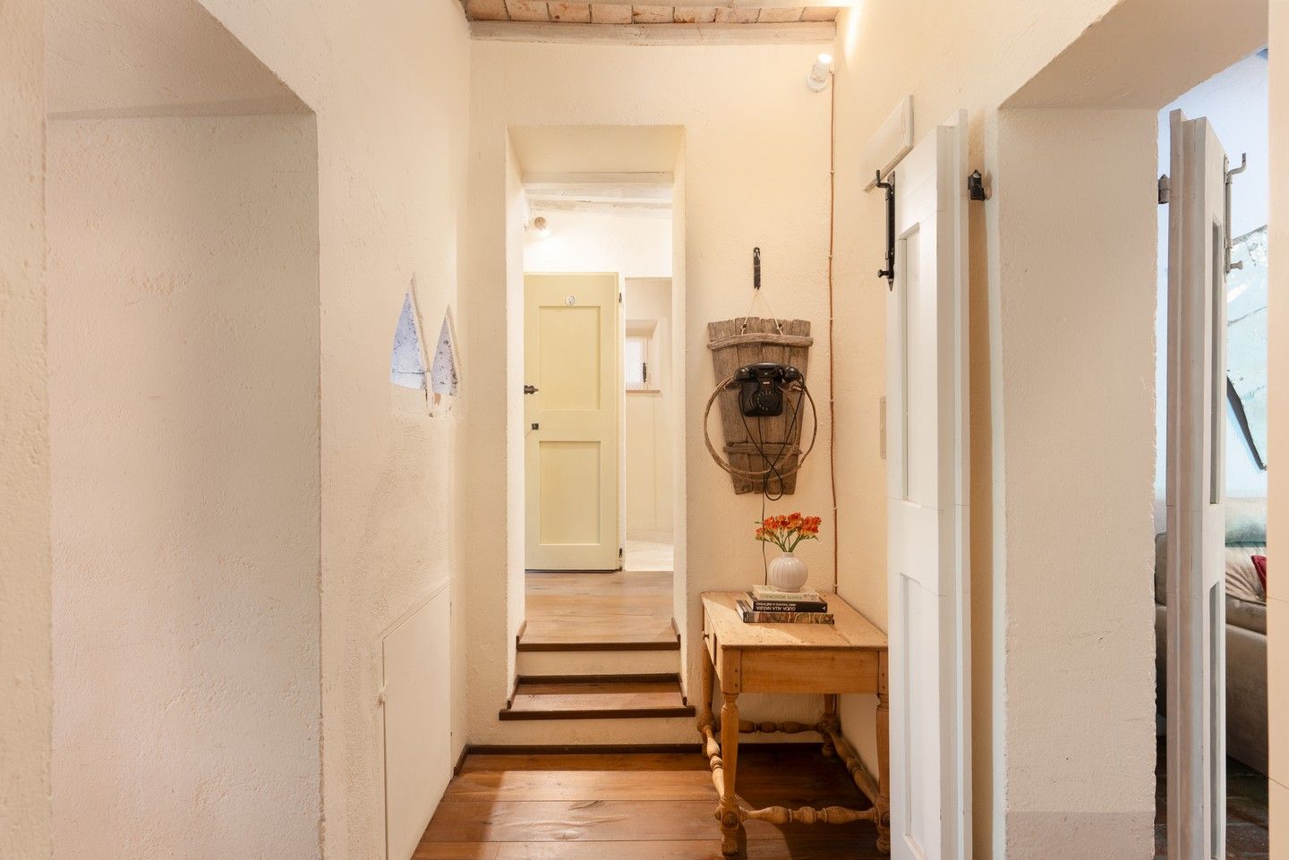 HV1557152163, photo 22 of 30