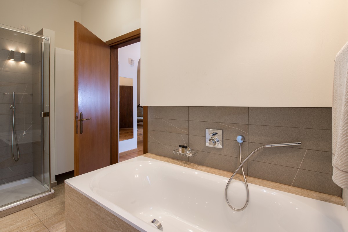 HV1651263740, photo 22 of 30