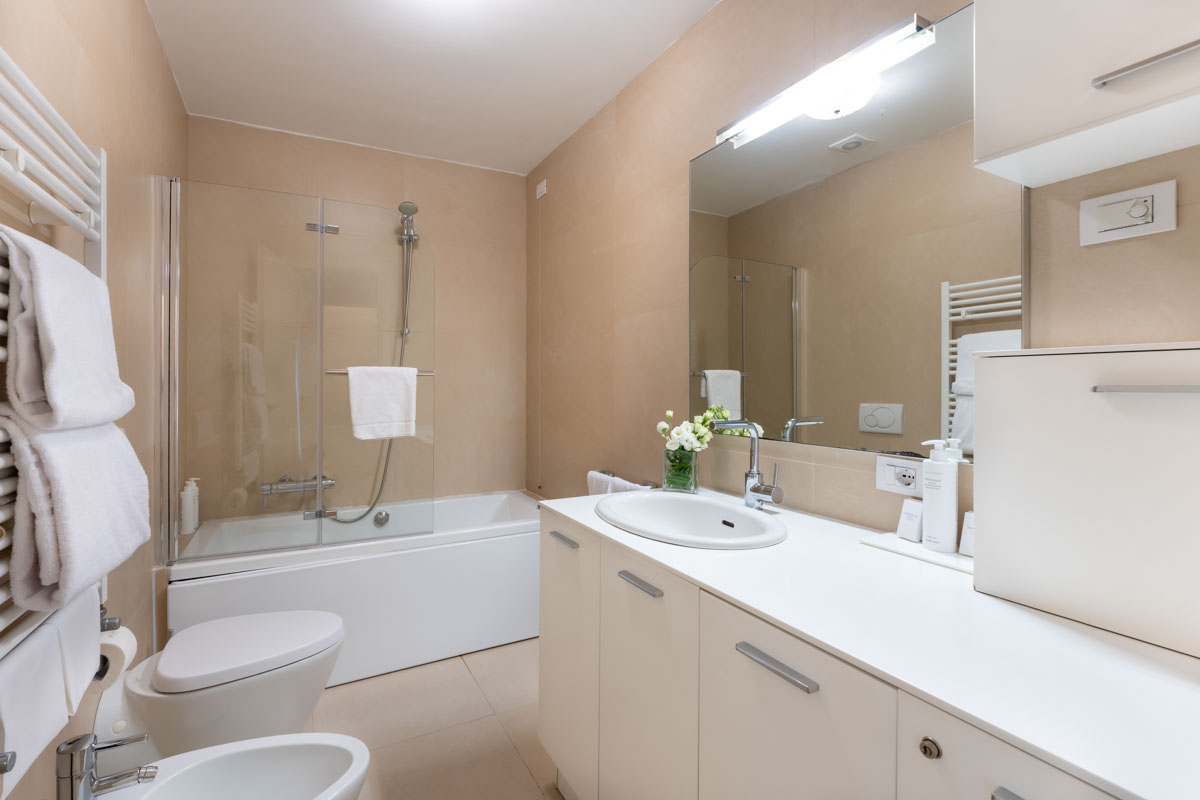 HV1708344345, photo 12 of 12