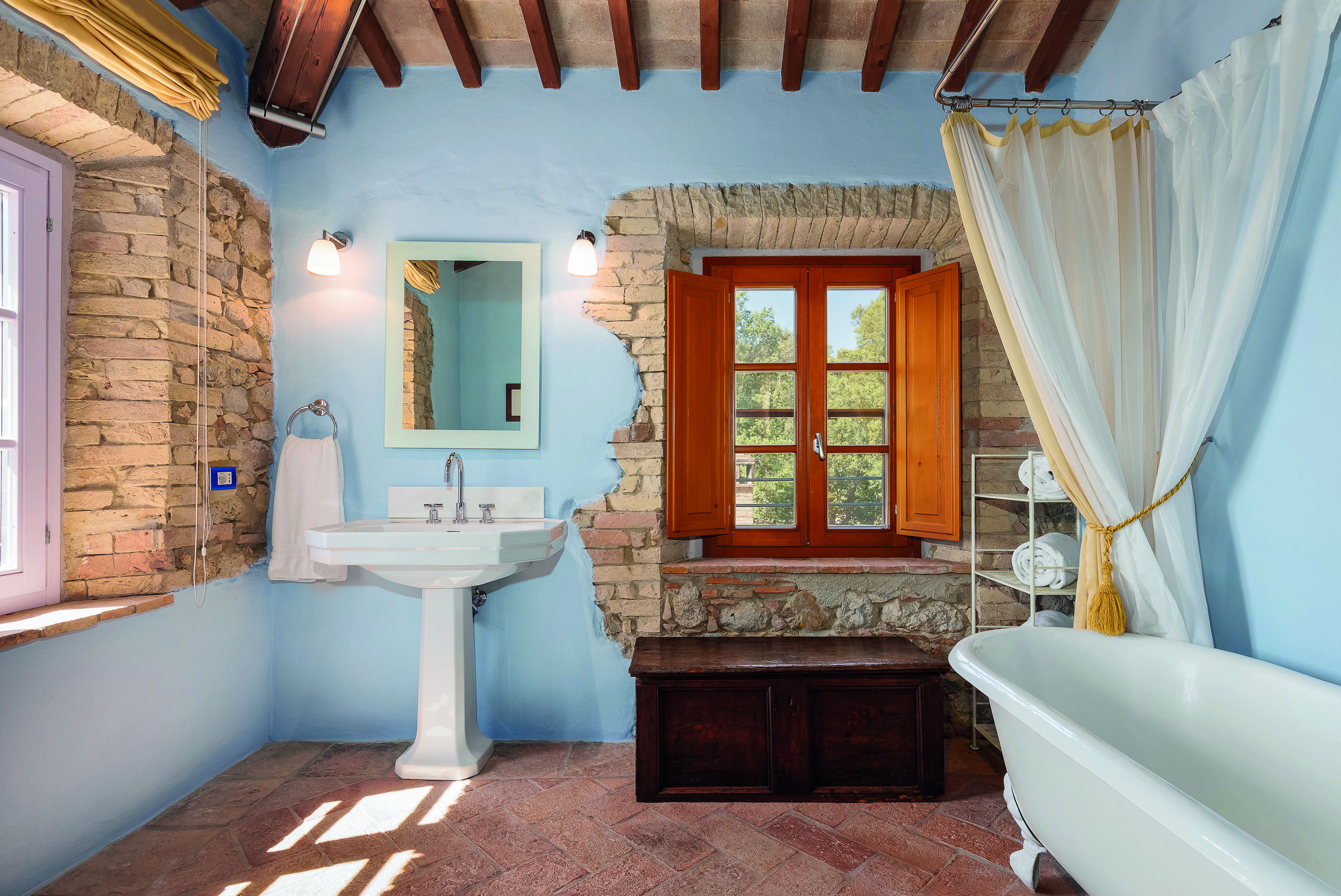 HV1708344352, photo 30 of 30