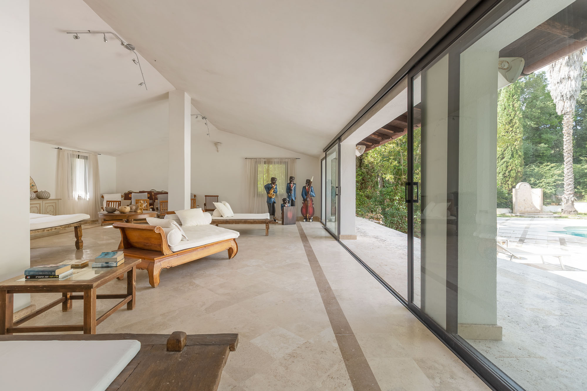 HV1768924562, photo 15 of 30